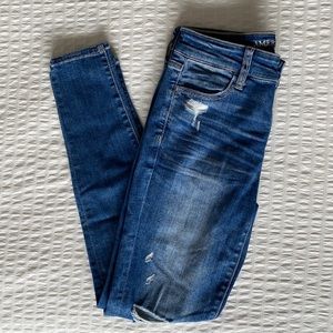AE distressed skinnies